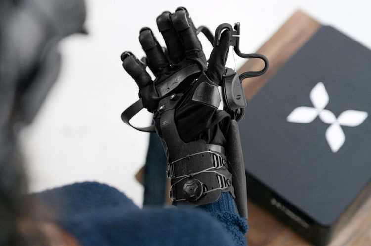 دستکش واقعیت مجازی, بافت دستکش واقعیت مجازی, بافت پارچه, رشته های فلزی