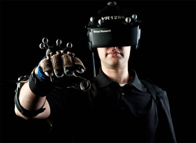 واقعیت مجازی, دستکش واقعیت مجازی, لمس اشیاء مجازی, عینک واقعیت مجازی