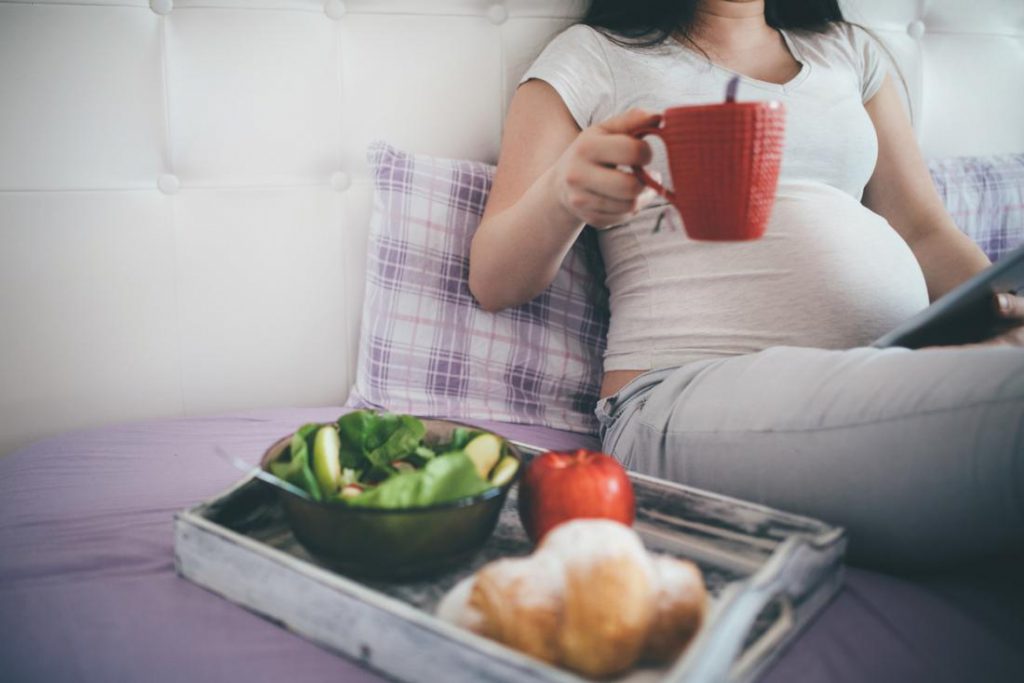 تغذیه مناسب در بارداری – مواد مغذی مورد نیاز دوران بارداری را از طریق خوردن چه غذاهایی می توان تامین کرد ؟